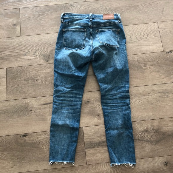 Madewell. 9” Skinny Crop Jeans. Destructed Hem. - Picture 4 of 4